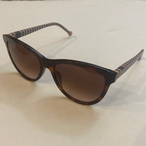 Carolina Herrera Sunglasses - Picture 2 of 10